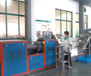 Rubber automatic slicer
