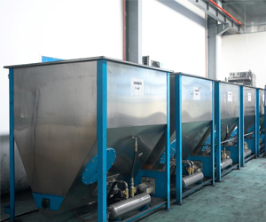 Rubber auxiliary material adding system